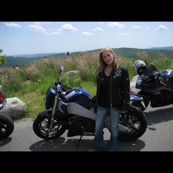 Meet your Posher, Dana and her equestrian daughter - Picture 3 of 8